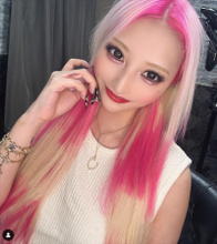 “Ｍカップタレント”加藤紗里、ピンク×ホワイトの最新ヘアスタイル公開「お人形さんみたい」