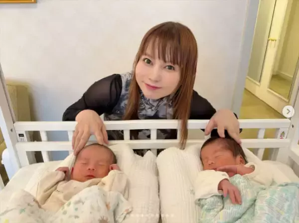 中川翔子「次男はわたしの赤ちゃんの頃にそっくり」双子との最新ショット公開