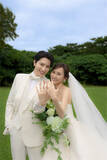 「チャンネル登録者数18万人のカップルYouTuberが結婚「世界一大好きな人と結婚しました」」の画像1