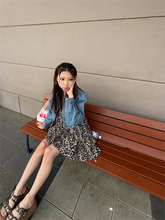 16歳JKモデル・こいろん、"ギャルっぽ"ヒョウ柄コーデに「素足で美脚披露いいね」