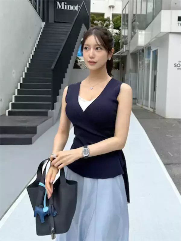 "令和の峰不二子" 阿部なつき、上品で爽やかな夏コーデ披露「清楚でお似合いです」「美しい」