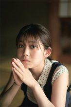 櫻坂46 尾関梨香が『月刊エンタメ』で笑顔の卒業グラビア、最後の"おぜかわ"を披露