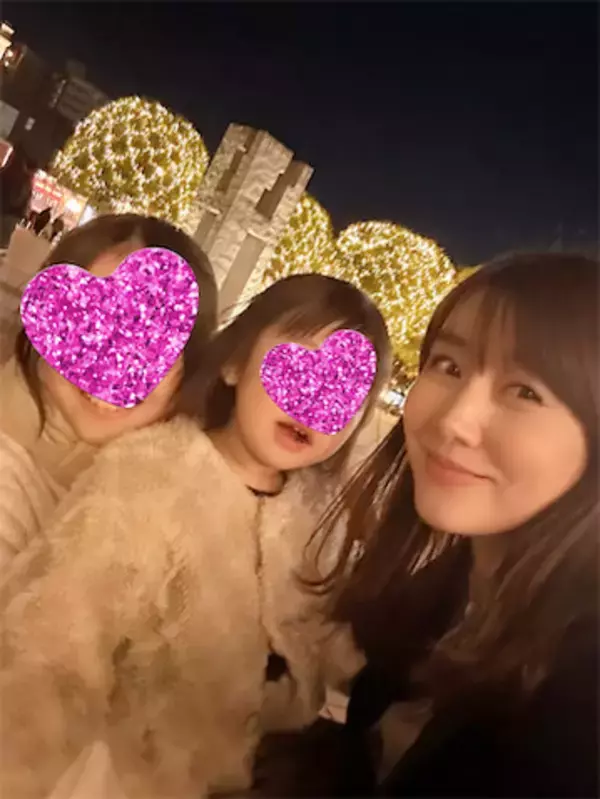 安めぐみ、娘たちとイルミネーションへ　“母の顔”あふれる3ショット公開