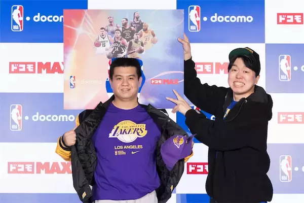 ジェラードン、NBA開幕戦を笑いでジャック！かみちぃ＆アタック西本が“角刈り型抜き”で魅せた圧巻パフォーマンス