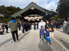 中村獅童、家族で出雲大社へ　キャンピングカーで2500キロ年末年始旅に反響