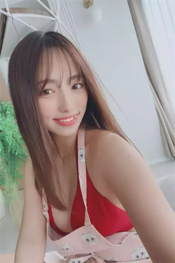 この格好で出迎えられたら…高梨瑞樹、妄想膨らむ“水着エプロン”ショットを公開