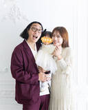 「ゆってぃ&元グラドル妻、長女の‟1歳フォト”を撮影「最近は言葉っぽいものを少しずつ！」」の画像1