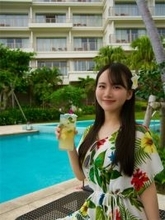 オフの姿も可愛い！“美しすぎる囲碁棋士”三島響、花柄ワンピで石垣島を満喫