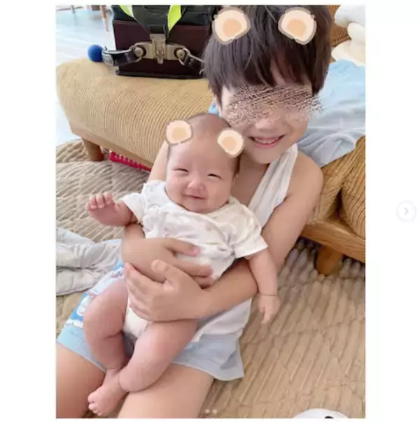 「可愛い過ぎる写真が撮れました」辻希美、三男＆次女がにっこり笑顔！ 仲良しきょうだいショット公開