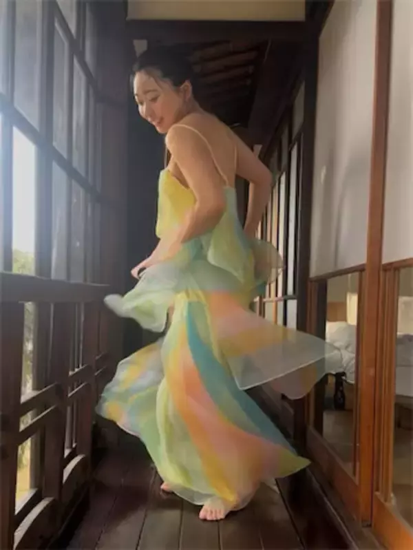 アンゴラ村長、話題の写真集より‟肌見せ”オフショットを公開「可愛い&セクシー」