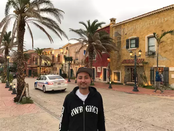 「海外感ありますが」スリムクラブ・内間の“ややこしい写真”に反響続々「合成かと思ったw」