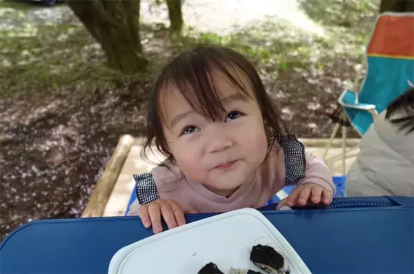 山本圭壱、愛娘・にこりちゃんが変顔連発　多彩な表情に「さすがけいちょんの娘」