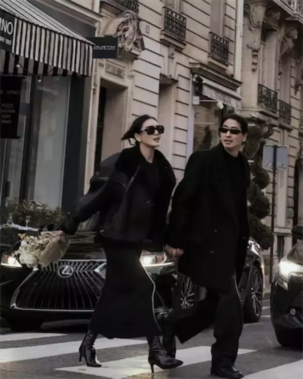 藤井夏恋、夫とパリで"映画みたいな"手つなぎショットに反響「オシャレな夫婦」