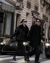 藤井夏恋、夫とパリで"映画みたいな"手つなぎショットに反響「オシャレな夫婦」