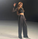 「工藤静香、今月発売の新曲PVを撮影！　オフショットに絶賛の声「腹筋！ヤバッ！」「カッコいい」」の画像1