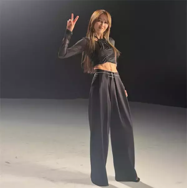 工藤静香、今月発売の新曲PVを撮影！　オフショットに絶賛の声「腹筋！ヤバッ！」「カッコいい」