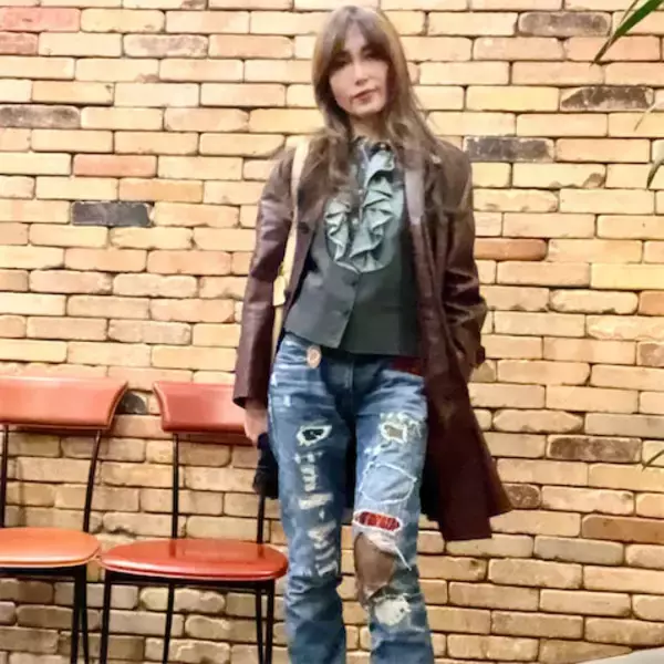 工藤静香、‟レザー＆ダメージデニム” 超ハイセンス私服に「今日のスタイルも最強ですっ！」