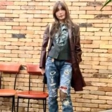 工藤静香、‟レザー＆ダメージデニム” 超ハイセンス私服に「今日のスタイルも最強ですっ！」