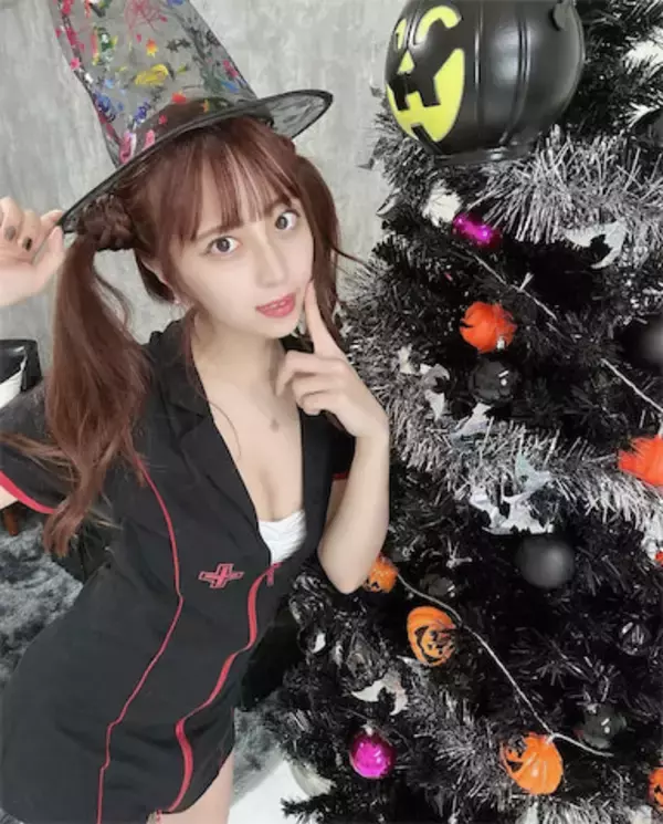 あえてイタズラされたい？ 竹内星菜、谷間にドキッとするハロウィン衣装でファン魅了