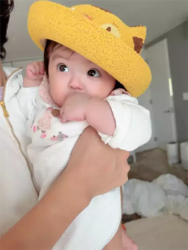 川崎希、次女・グーちゃん“生後5か月”ショット公開　美形の長男＆長女の写真も披露