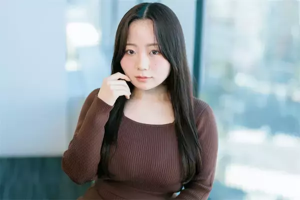 「93cm・Iカップグラドル小野たまり、お嬢様大学で研究した「異性間スキンシップ」の成果」の画像