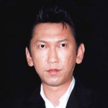 ロックは反権力であるべきなのか　布袋寅泰の"投稿削除"が広げた論争の行方