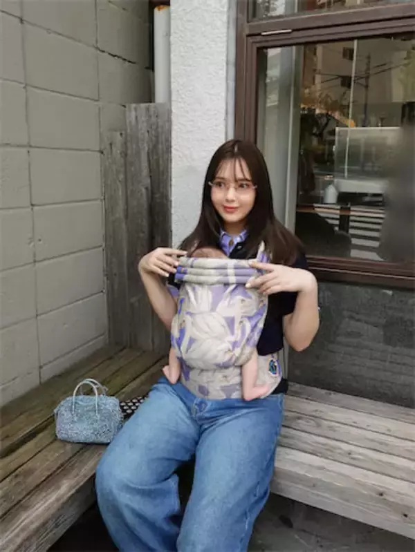 藤田ニコル、愛娘を抱っこしたお洒落コーデを披露「なんて可愛いママ」「おしゃれママすぎる」