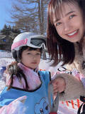 「川崎希、8歳長男&5歳長女の‟ゲレンデデビュー”を報告「少しずつ上達してるのすごい」」の画像1