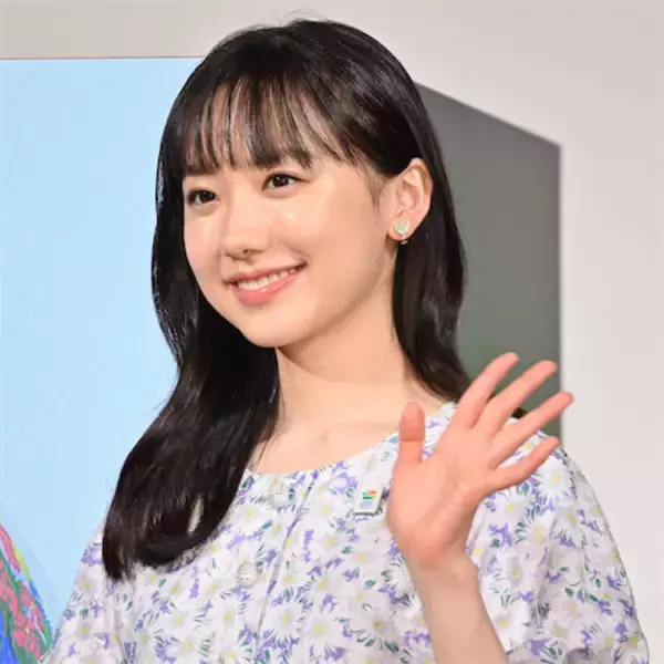 芦田愛菜、NHKドラマ『片想い』での飲酒シーン＆際どい歌詞の熱唱に視聴者驚き「初めて見た」