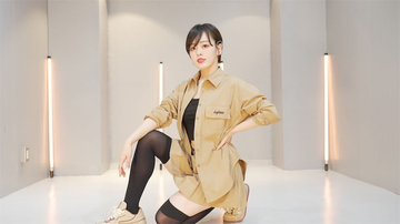 伊原六花、ミニスカ×ニーハイ姿でNewJeansの『Super Shy』踊ってみたを披露