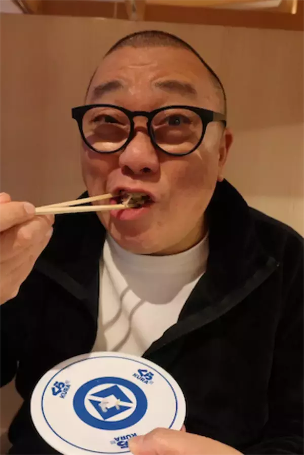 山本圭壱、1歳愛娘とデート「にこりさんは おうどん 喜んでおります」