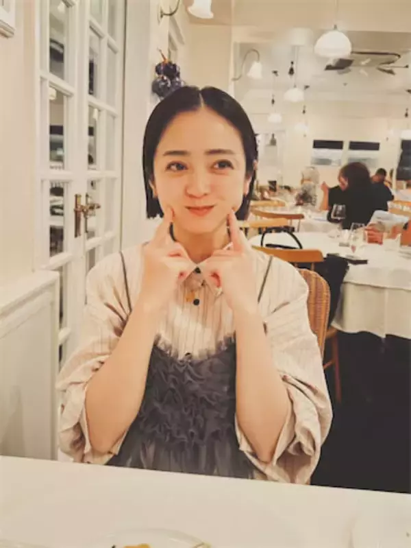 安達祐実「たるみ始めたほほのお肉を持ち上げ」45歳誕生日ショットに驚き「奇跡の45歳」「いつまでたってもかわいい」