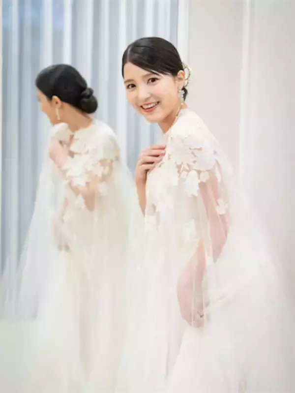川島海荷「こんな幸せな日はない」競泳五輪代表と挙げた結婚式ショットを公開