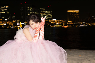 卒業を控えるNGT48・中井りかの写真集が発売目前、淡いピンクのドレス姿を公開
