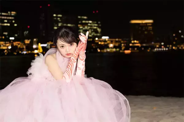「卒業を控えるNGT48・中井りかの写真集が発売目前、淡いピンクのドレス姿を公開」の画像