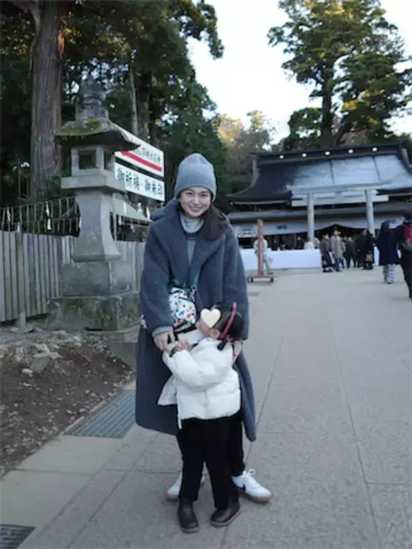 第二子妊娠中、35歳元日テレアナが“3歳娘”と2ショット「年女、いい一年にしたいと思います」