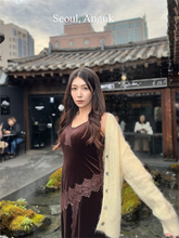 40歳"美しすぎる気象予報士"、抜群スタイルで着こなすベロアワンピース姿に「最高です」