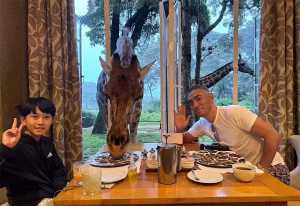 市川團十郎、長男・勸玄くんとの“アフリカ旅”オフショット公開「素敵なお写真」