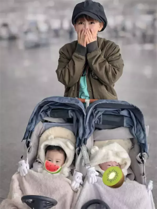 中川翔子、双子用ベビーカーで“お散歩デビュー”報告「赤ちゃんてこんなに笑うって知らなかった！」