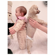 辻希美、次女・夢空ちゃんと愛犬が同じ身長に！　背中合わせショットが「可愛い過ぎん？」