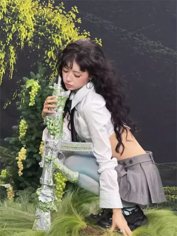 お人形のよう…NiziU リマ、パーマヘア×そばかすメイク姿が「超絶可愛い」と話題