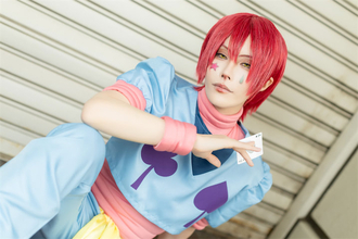 『HUNTER×HUNTER』ヒソカを19cm厚底で完全再現、男装レイヤー・澪央の「週3バーガーキング」な私生活