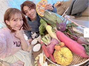 辻希美、豪華おせちと家族集合のにぎやかなお正月ショットを公開