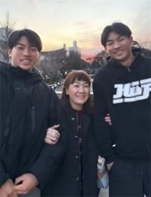 “ヤワラちゃん”谷亮子、長男&次男と腕を組む親子ショット公開「2人ともイケメンですね」