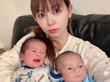 「「ついに今日着せるの叶いました！」中川翔子、親子3ショット＆双子のお揃いスライム姿を公開」の画像1