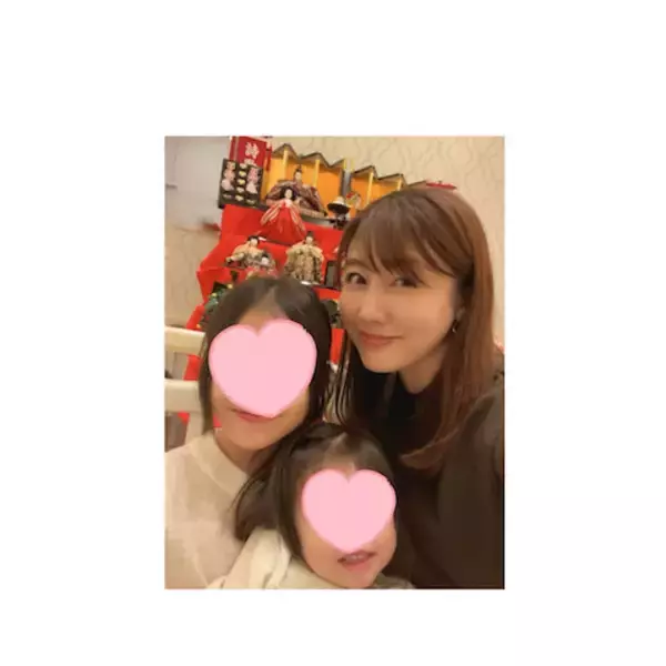 安めぐみ、娘たちと豪華ひな人形ショット公開「『わー！！』と喜んでいました」