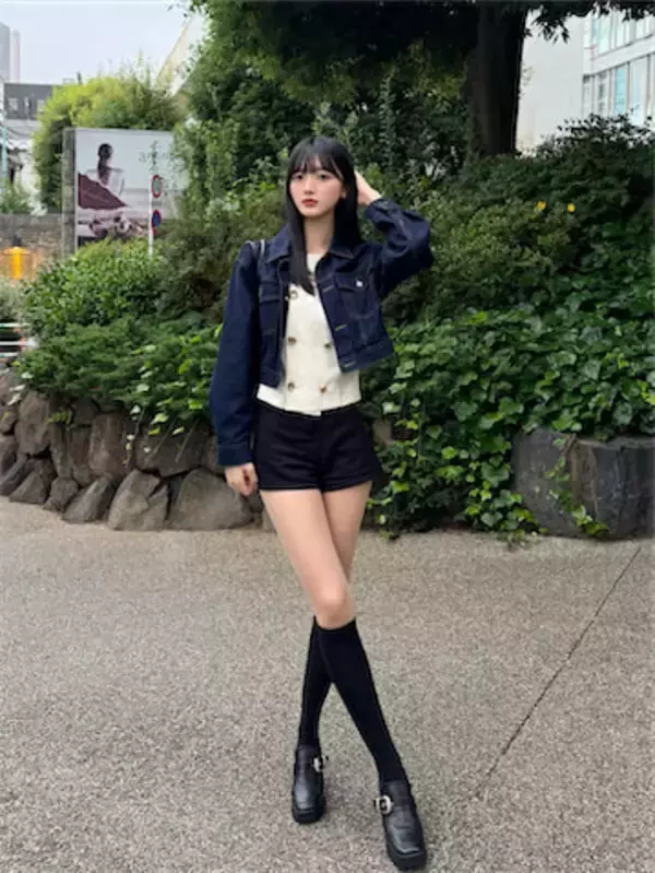 26歳美脚モデル、“アート級”完璧スタイルでショートパンツを着こなし「メチャカワイイ」「美しい」