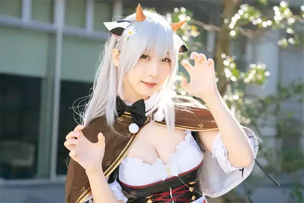 大人気レイヤー伊織もえさんがコミケに降臨、ホロライブ・白銀ノエルのコスプレで長蛇の列