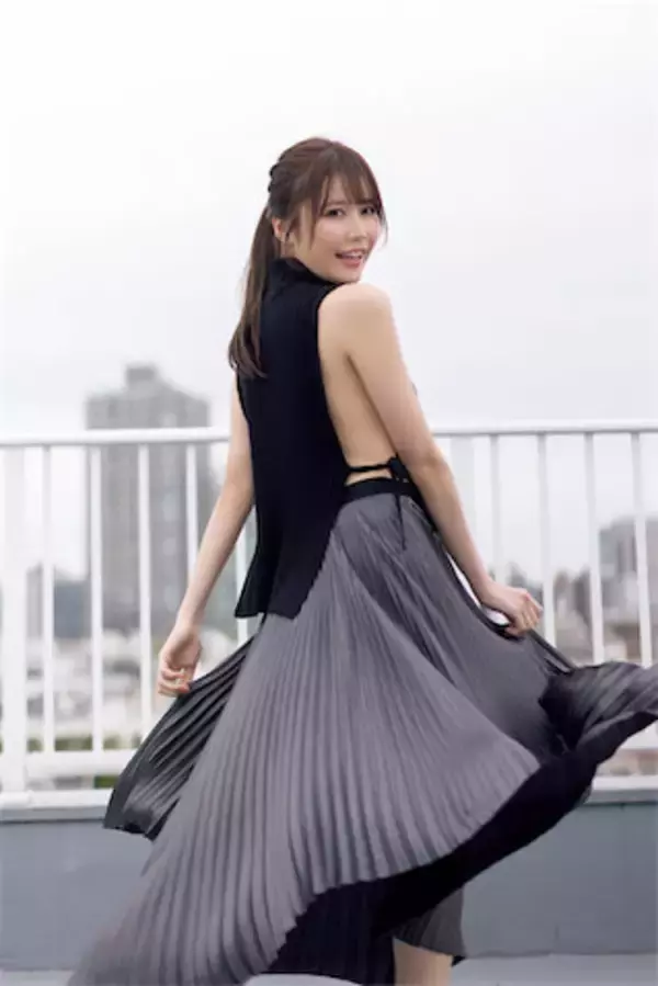 "Fカップ天使" 小日向ゆか、進化したボディで『FLASH』の表紙＆巻頭に登場