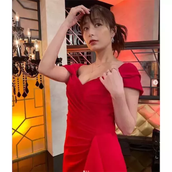 宇垣美里、赤ドレスで美スタイル披露「いいね1000回押したいほど綺麗」